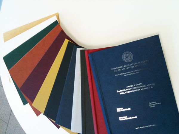 Copertine per tesi di laurea in diversi colori